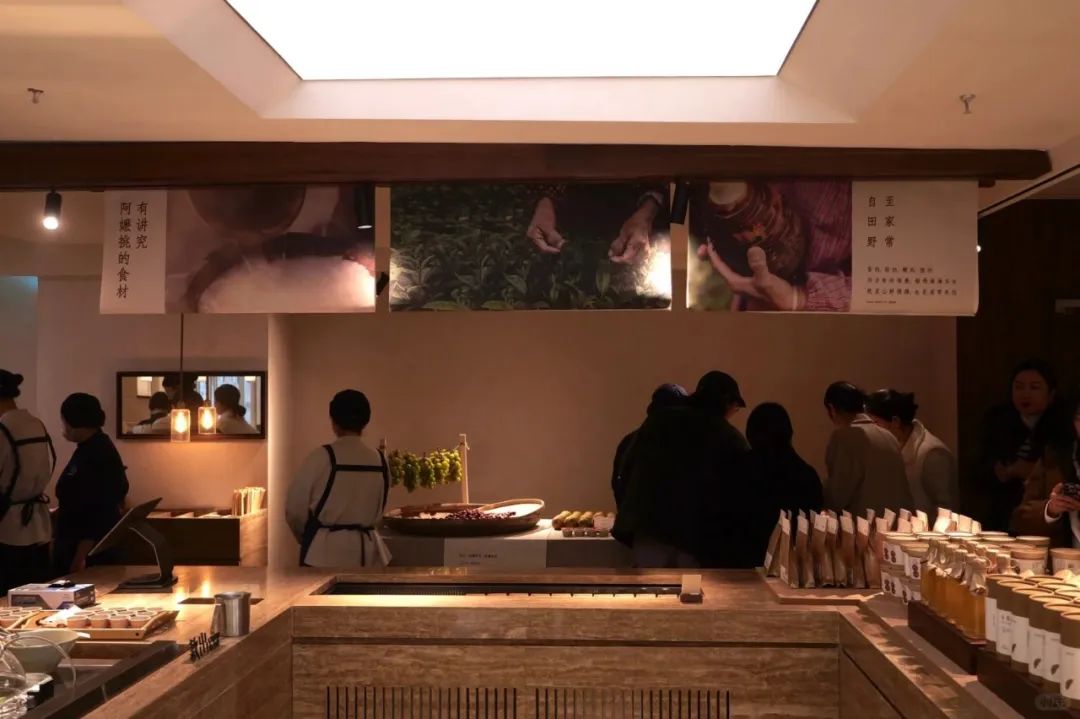 广东阿嬷手作全国首家体验集合店，用“家味·市集”打造餐饮空间